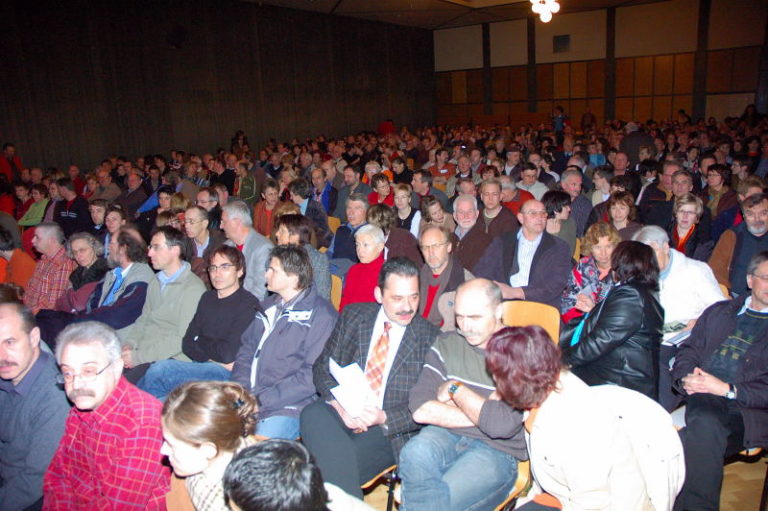 Volle Halle bei der Info-Veranstaltung der BI