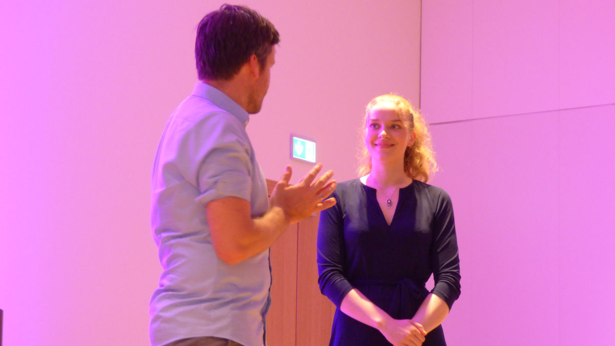 ElisabethBrauß und Johannes Mnich sprechen über die Werke.