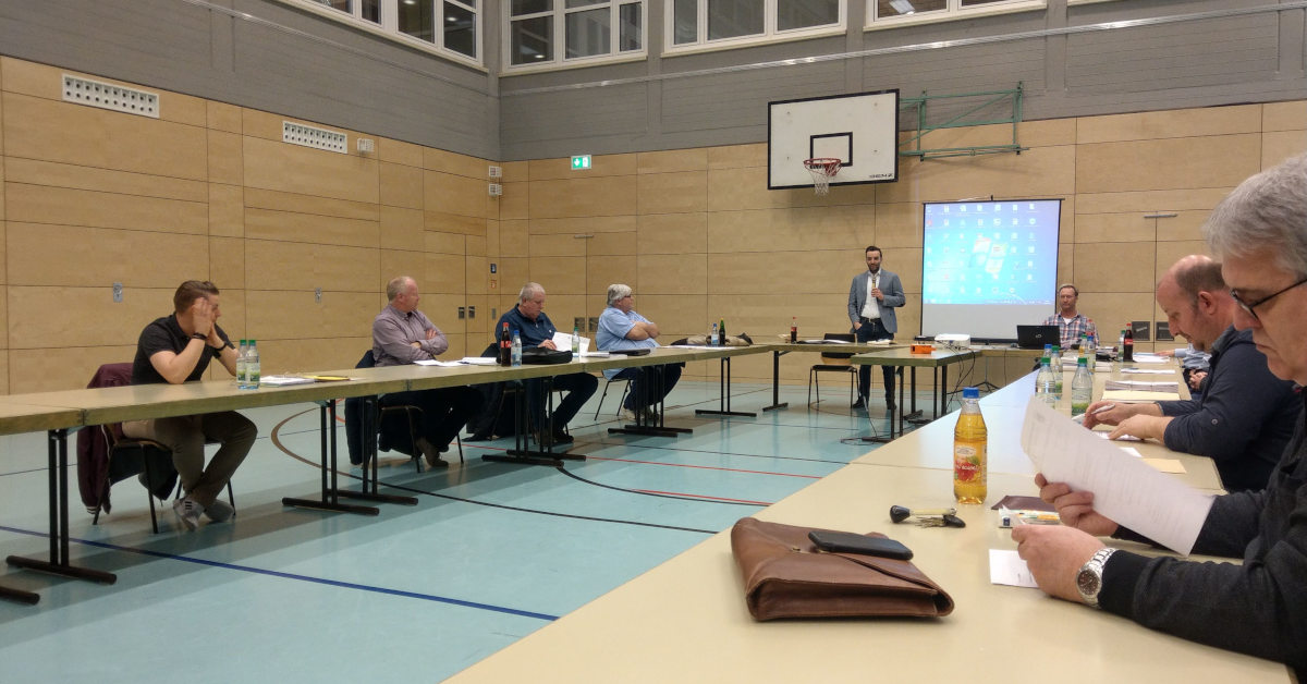 Ratssitzung in Großrinderfeld - Dank Corona in der Turnhalle