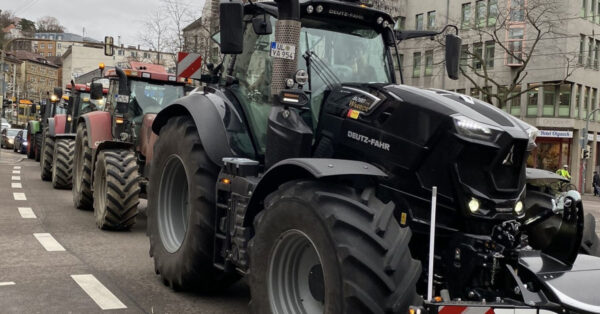 Bauernprotest bei einer Traktor-Demo.