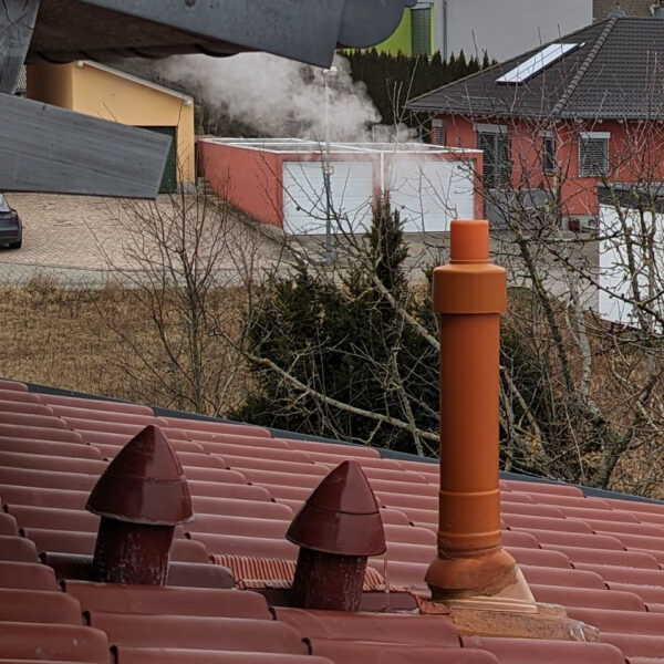 Foto des Schornsteins einer Gasheizung.