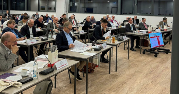 Blick in das Plenum des Kreistags.